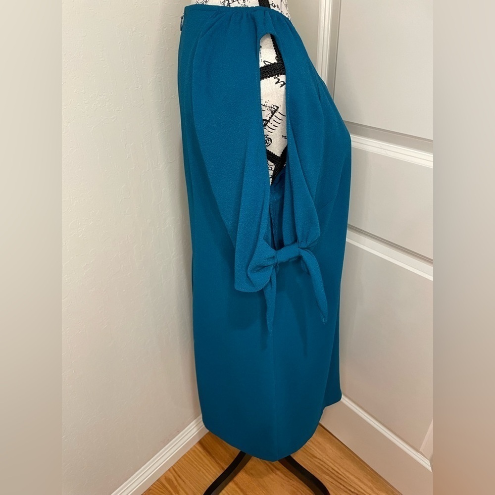 Vince Camuto Size Large Blue Dress with slit tie arms - Picture 2 of 9
